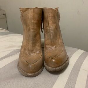 Isla Women’s Rustic by BedIstu. The color is Tan Rustic White BFS.